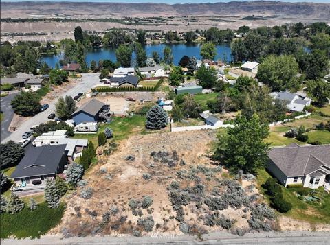 2916 Sierra Blvd, Malaga, WA 98828