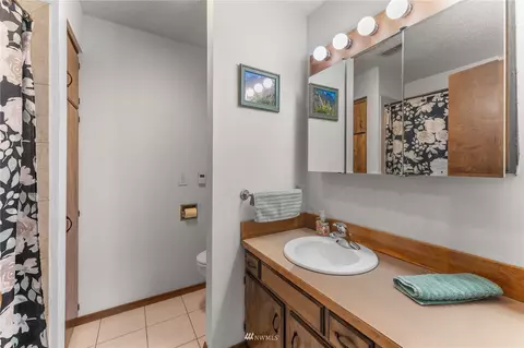 Bath - 22 Miller Rd, Chelan, WA 98816 photo 1 of 3