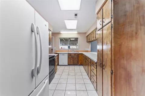 Kitchen - 22 Miller Rd, Chelan, WA 98816 photo 2 of 3