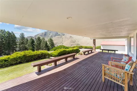 Exterior - 22 Miller Rd, Chelan, WA 98816 photo 3 of 10