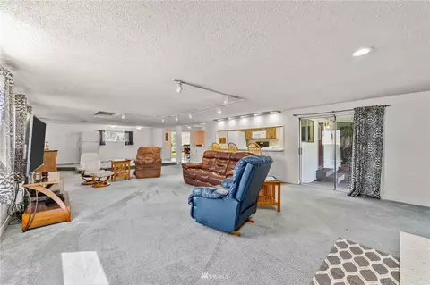 Living - 22 Miller Rd, Chelan, WA 98816 photo 2 of 5