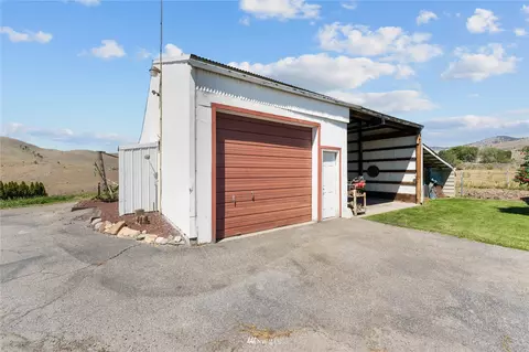 Exterior - 22 Miller Rd, Chelan, WA 98816 photo 8 of 10