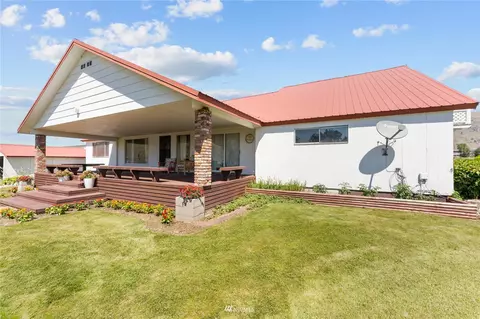 Exterior - 22 Miller Rd, Chelan, WA 98816 photo 2 of 10