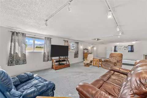 Living - 22 Miller Rd, Chelan, WA 98816 photo 3 of 5