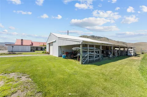 Exterior - 22 Miller Rd, Chelan, WA 98816 photo 9 of 10