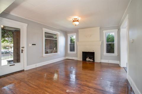 1016 Thompson St, Sumner, WA 98390 photo 4