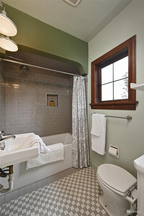 2113 N 40th St, Seattle, WA 98103 photo 24