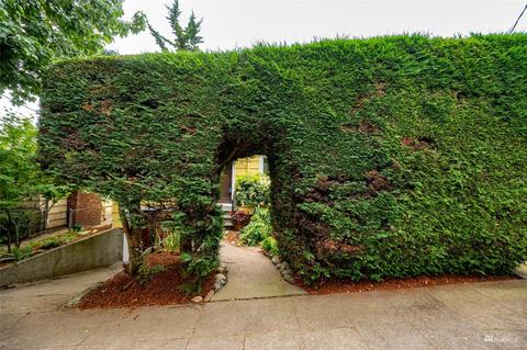 2113 N 40th St, Seattle, WA 98103 photo 2