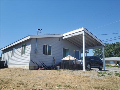 504 Grape Ave E, Omak, WA 98841 photo 2