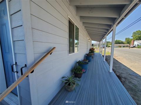 504 Grape Ave E, Omak, WA 98841 photo 3