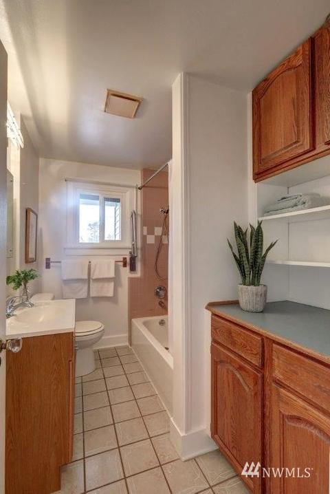 9548 Phinney Ave N, Seattle, WA 98103 photo 30