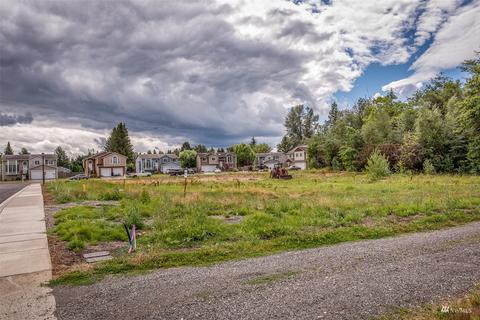 405 E 2nd Ave, Nooksack, WA 98276