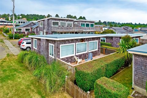 17 S 1st St #4, Pacific Beach, WA 98571
