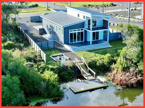 100 Marine View Dr SE, Ocean Shores, WA 98569