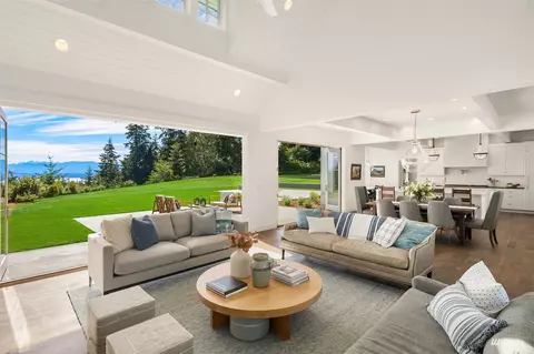 614 Stonecrop Dr, Freeland, WA 98249
