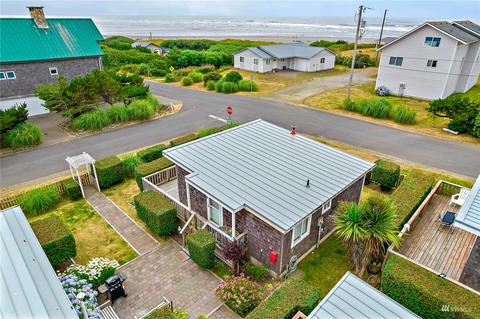17 S First St #3, Pacific Beach, WA 98571