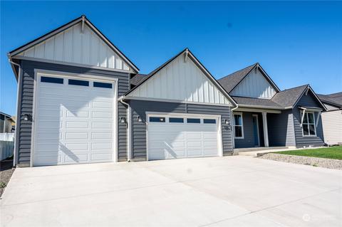 829 N Newport Loop, East Wenatchee, WA 98802
