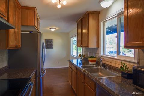 871 E Belfield Ave, Sequim, WA 98382 photo 9