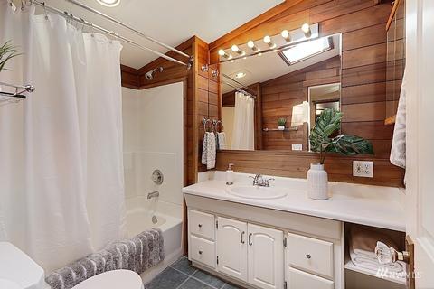 10703 Sunrise Dr, Bothell, WA 98011 photo 17