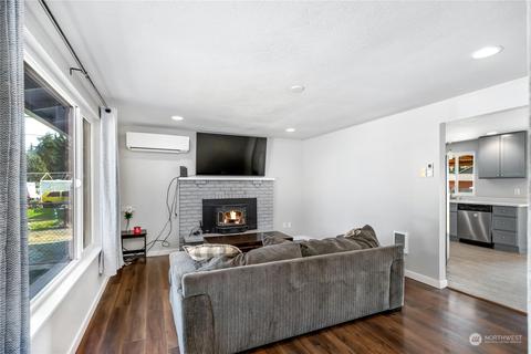 236 170th St E, Spanaway, WA 98387 photo 4