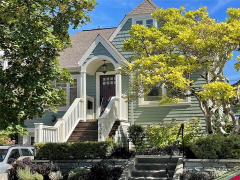 2044 41st Ave E, Seattle, WA 98110 photo 1