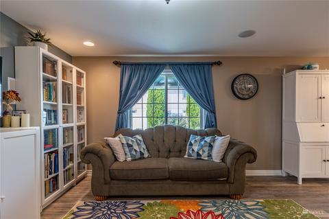 945 E Scooteny St, Othello, WA 99344 photo 4