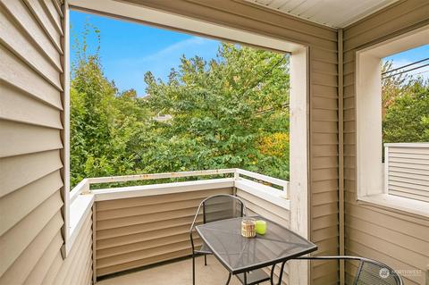 8546 Stone Ave N, Seattle, WA 98103 photo 9