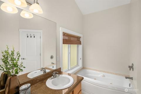 8546 Stone Ave N, Seattle, WA 98103 photo 29