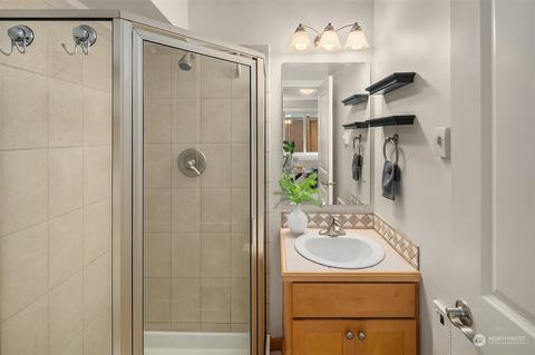 8546 Stone Ave N, Seattle, WA 98103 photo 7