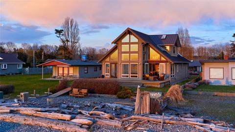 611 Marine Dr, Point Roberts, WA 98281