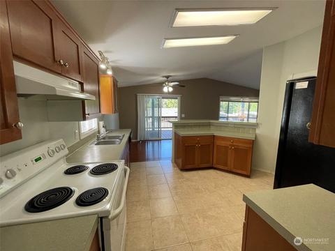 1090 E Trails End Dr, Belfair, WA 98528 photo 7