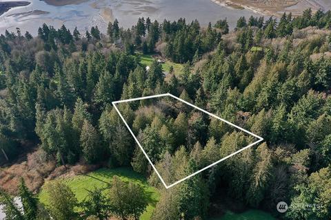 8021 Cultus Bay Rd, Clinton, WA 98236