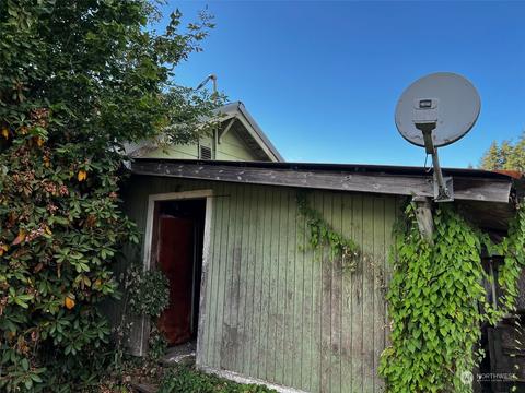 151 E 2nd St, Onalaska, WA 98570 photo 4
