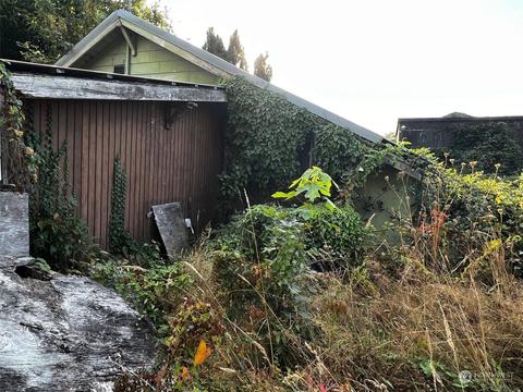 151 E 2nd St, Onalaska, WA 98570 photo 3