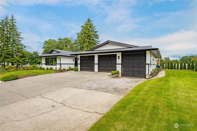 412 17th St, Lynden, WA 98264