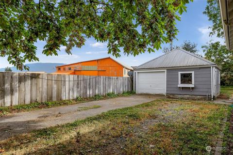 407 W Main St, Everson, WA 98247 photo 3