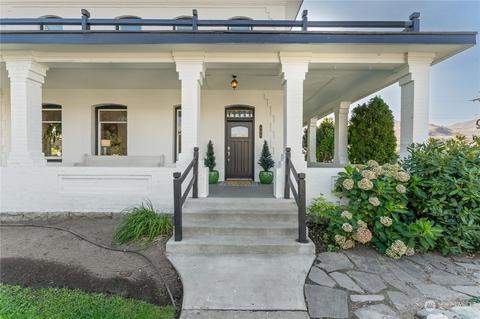 304 E Wapato Ave, Chelan, WA 98816 photo 2