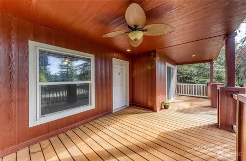 90 E Shore Dr, Grapeview, WA 98546 photo 4