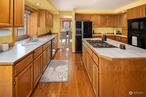 633 Elm Pl, Edmonds, WA 98020 photo 3