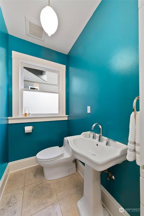 1237 18th Ave E, Seattle, WA 98112 photo 18