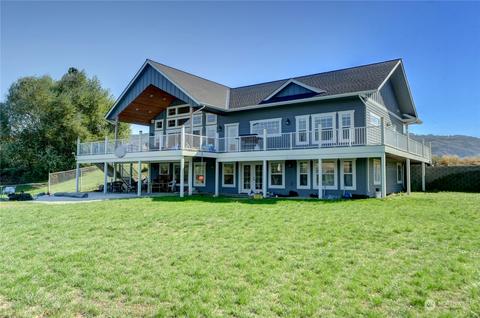 22 S Lake Loop Rd, Oroville, WA 98844