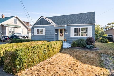 1221 Pioneer St, Enumclaw, WA 98022 photo 2