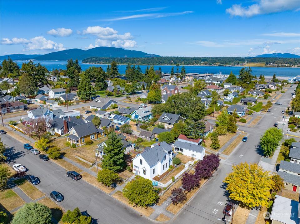  1404 10th St, Anacortes, WA 98221 photo 1