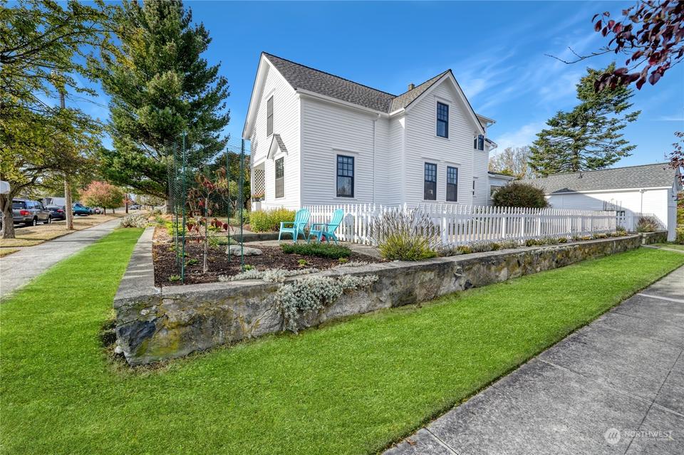  1404 10th St, Anacortes, WA 98221 photo 4