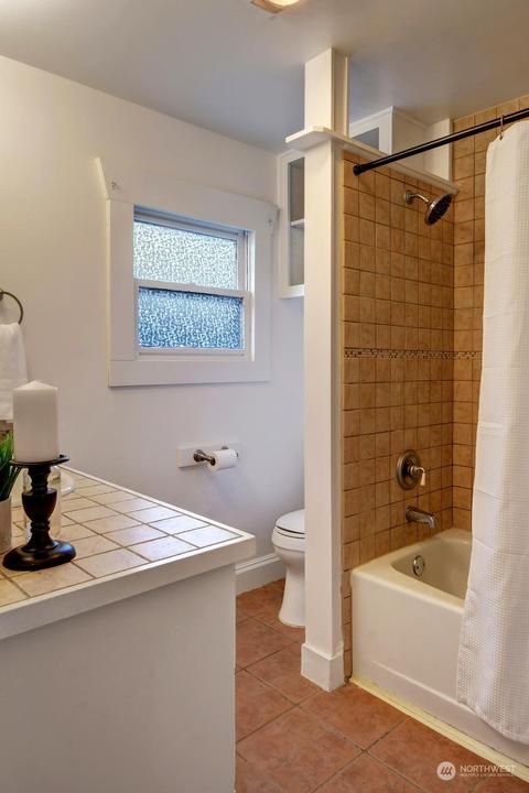 1111 N 40th St, Seattle, WA 98103 photo 11