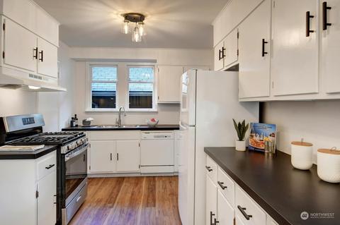 1111 N 40th St, Seattle, WA 98103 photo 8