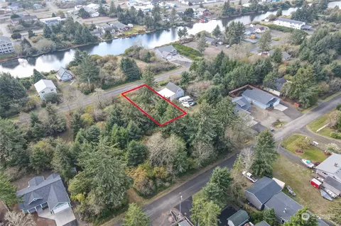 956 Mt Olympus Ave SE, Ocean Shores, WA 98569