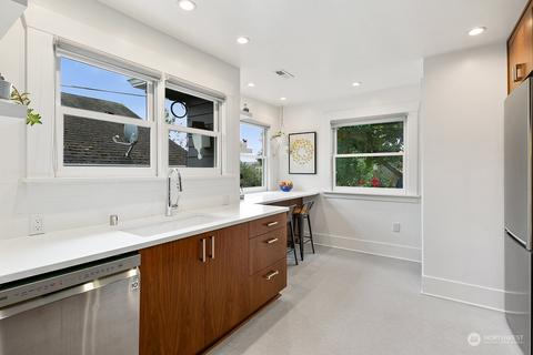 4029 Interlake Ave N, Seattle, WA 98103 photo 6