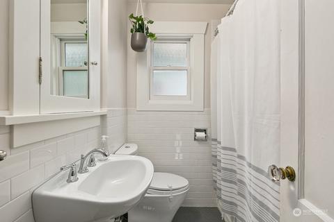 4029 Interlake Ave N, Seattle, WA 98103 photo 11
