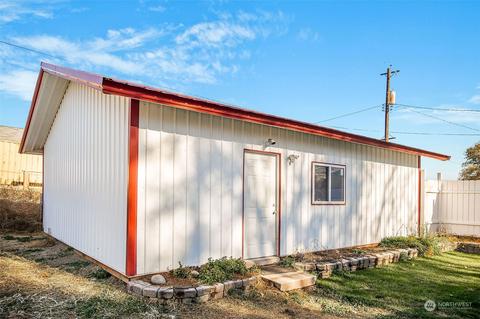 215 E 5th St, Lind, WA 99341 photo 32